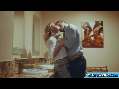 ❤️ Cum busty flava seducit in latrinae publicae at porn la.onlyhdporn.ru
